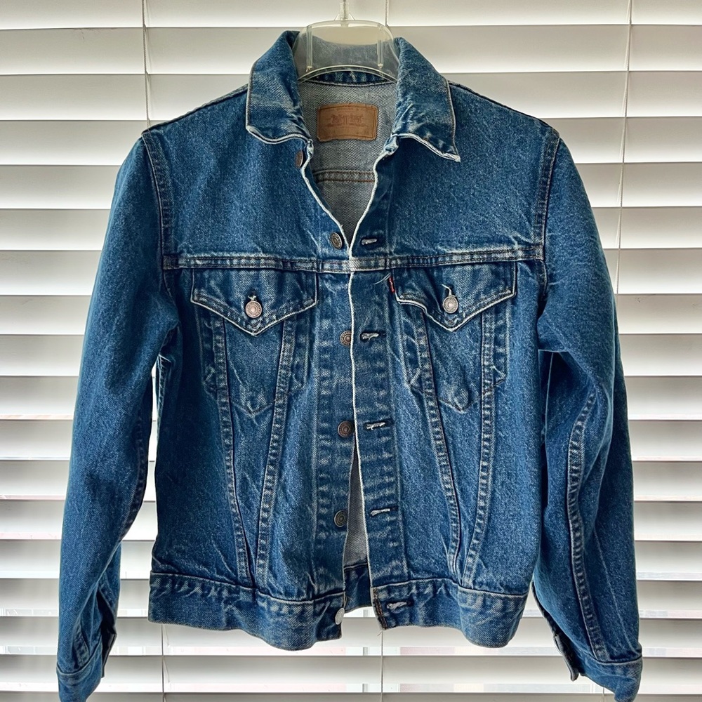 Small / XS 🔵 Levi’s VTG 90’s 🔵 70704-0216 Classic Blue Denim Jacket